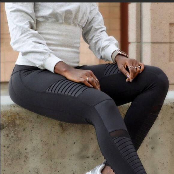 Alo yoga Moto leggings S - Picture 9 of 16